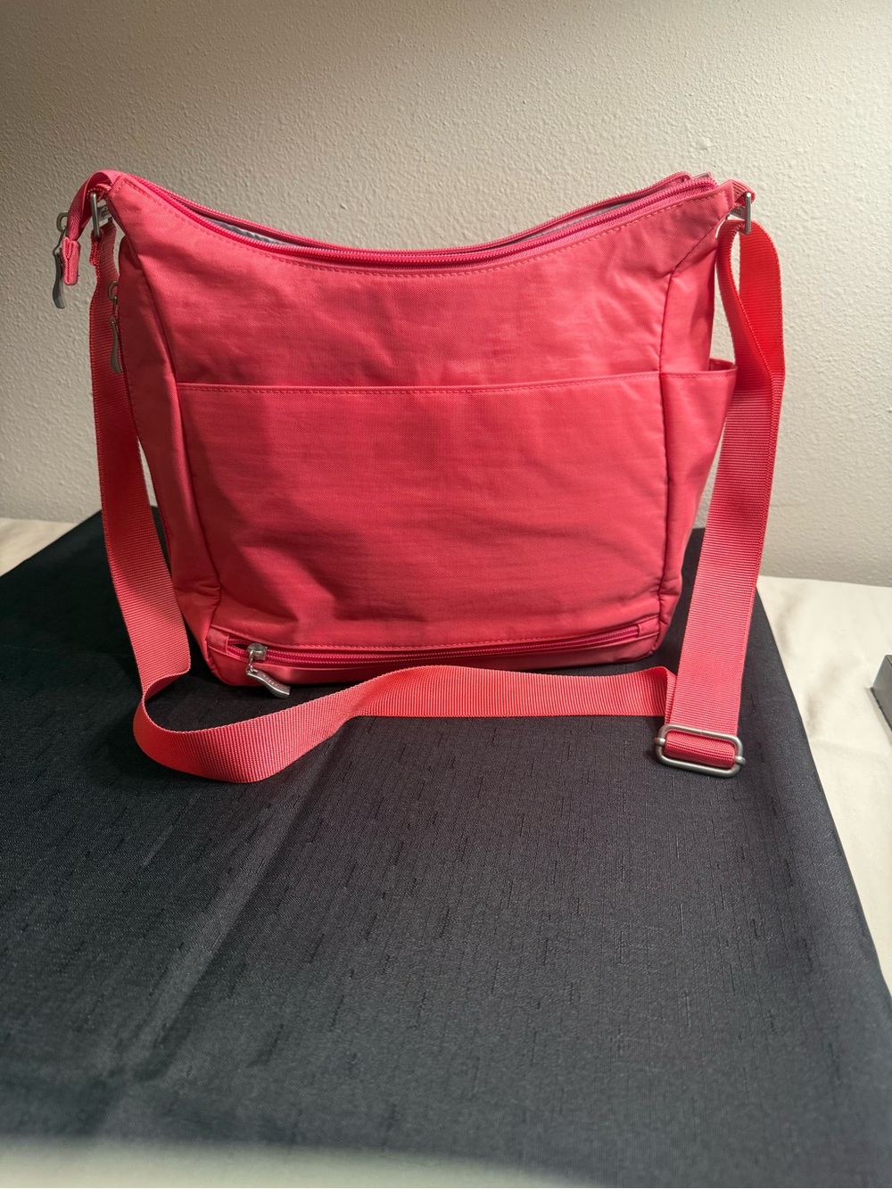 Baggallini Coral Pink Crossbody Organizer Bag - Picture 2 of 6
